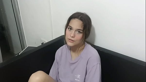 เพศสัมพันธ์อย่างหนักกับน้องสาวต่างแม่ขี้อายของฉันเมื่อพ่อแม่ไม่อยู่บ้าน เอช.แอล.